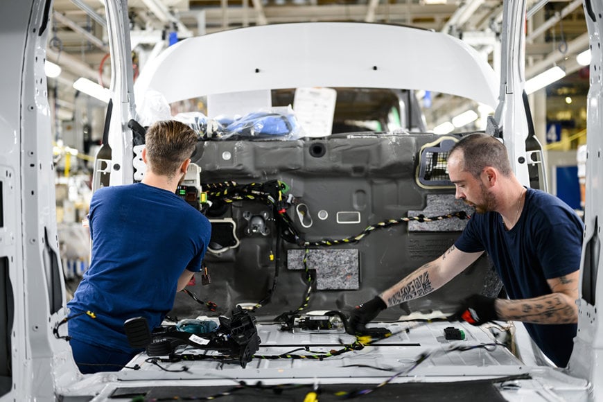 STELLANTIS HORDAIN: IL PRIMO STABILIMENTO AL MONDO A PRODURRE VEICOLI COMMERCIALI A IDROGENO, ELETTRICI E TERMICI